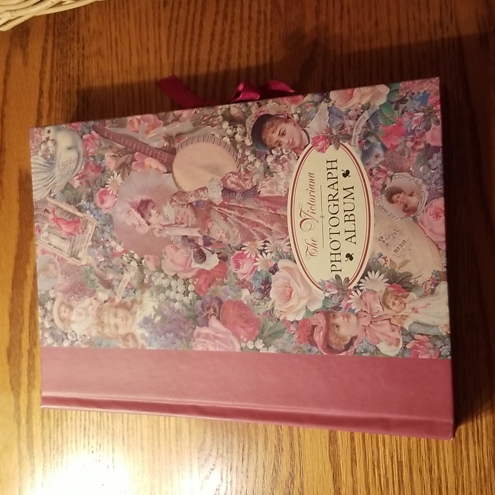 The Victorian Photograph Album, new